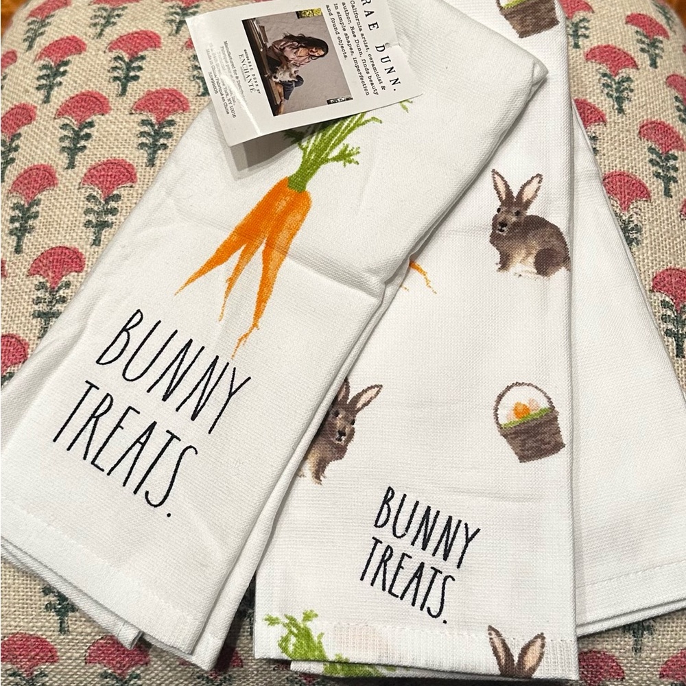 Super cute set of 3 Easter hand towels from Rae Dunn!